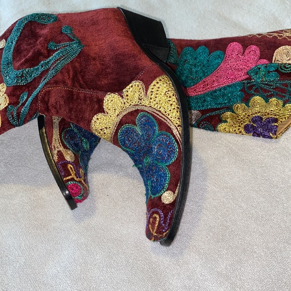 Velvet Rose embroidered velvet boots, 36, excellent condition.  No box - Picture 8 of 12